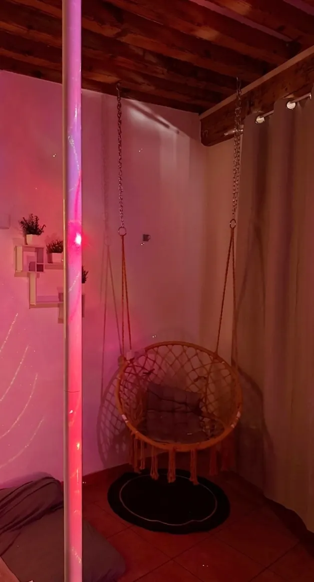 L'espace pole dance d'A.M.H Bien-Être à Couzon-au-Mont-d'Or